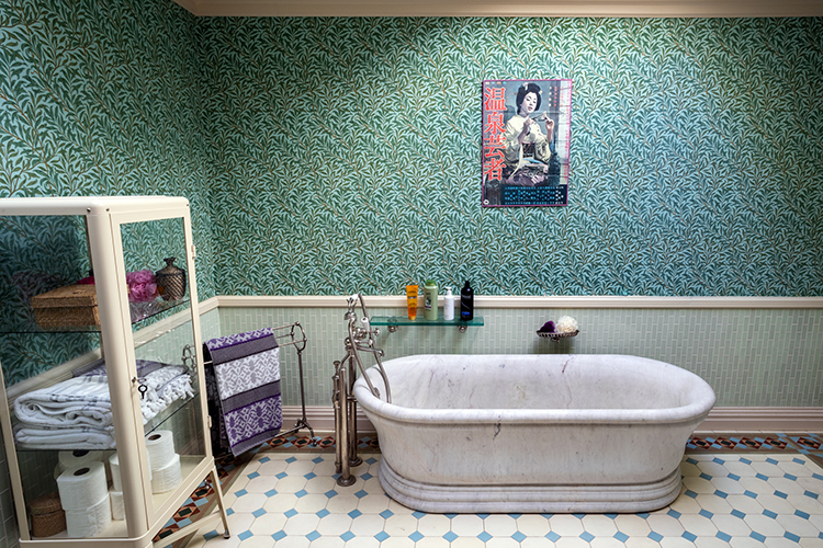 James and Karla Murray Interior, Ray's